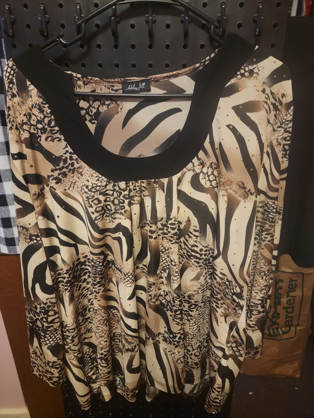 Ashley By 26 International Women's Animal-Print Scoop Neck Tunic - Black & Cream